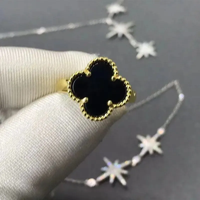 19V*a*n C*l*e* & A*r*p*e*l*