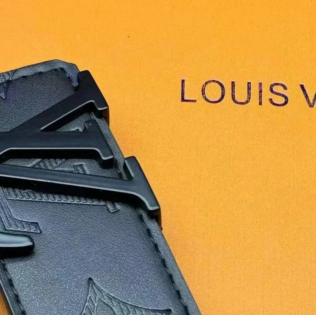 Big Flower Black Button