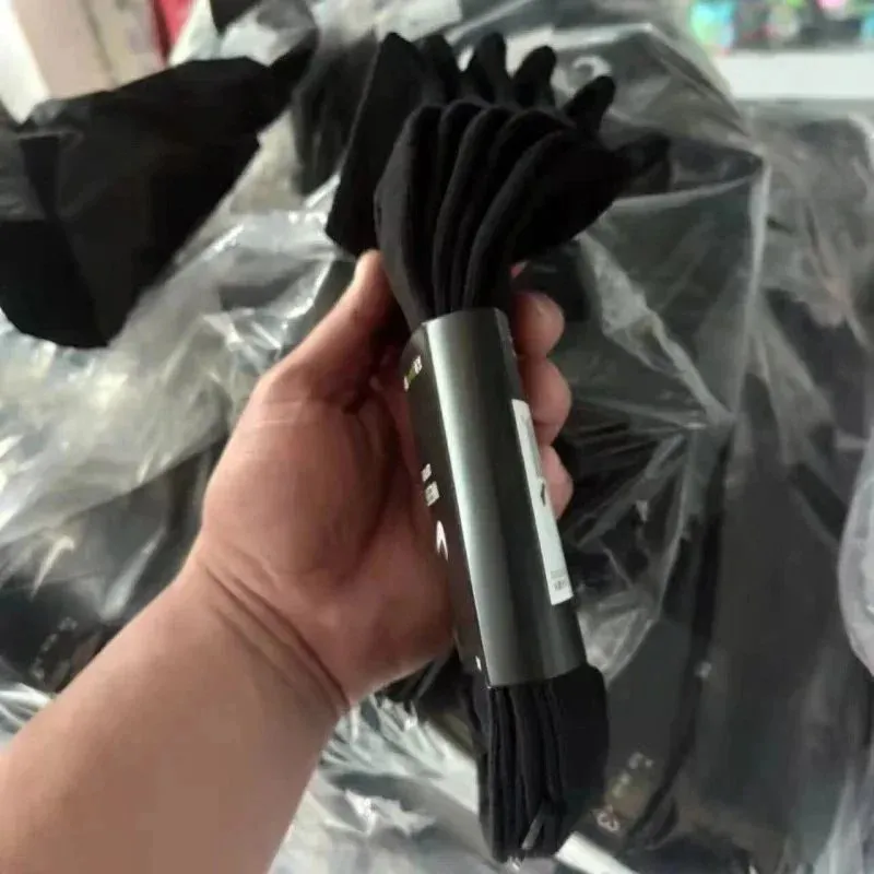 四季薄款中筒黑色;