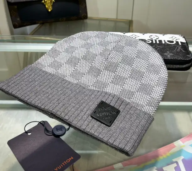 Single hat 10 (full name letter black leather label)