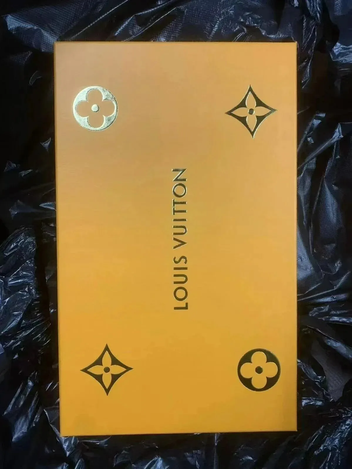 *Two piece gift box 2 * (easily damaged during transportation, non refundable once sold)