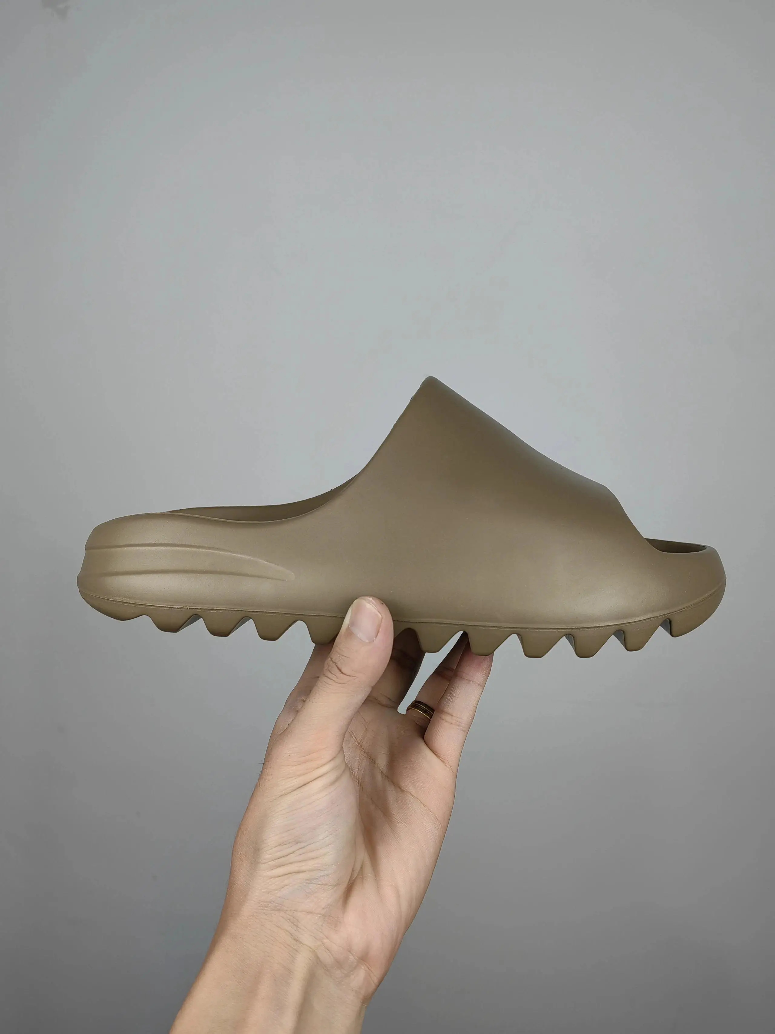 Light brown (glossy)