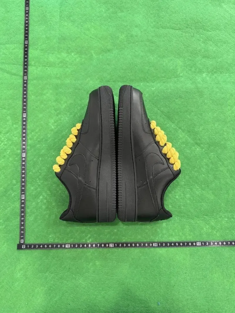 35 (yellow shoelaces)