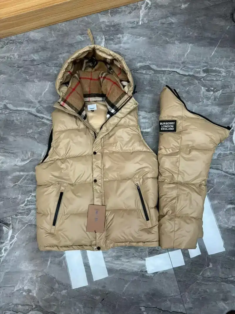 Burberry khaki sleeves are detachable