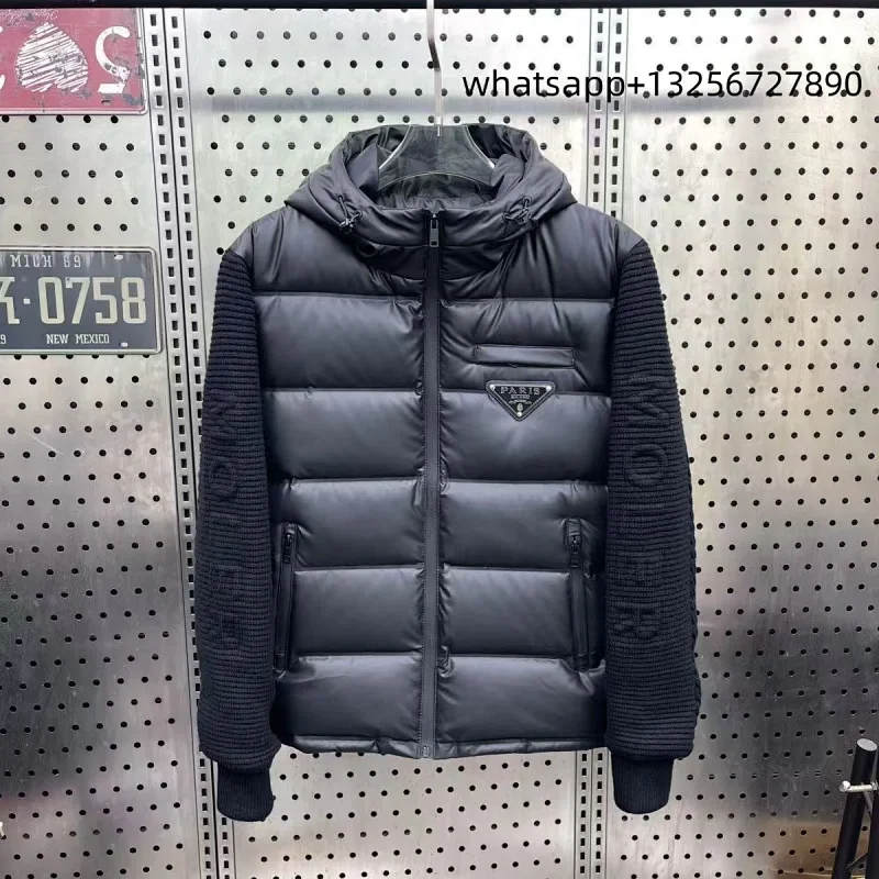 连帽短款羽绒服字母袖子字母小标黑